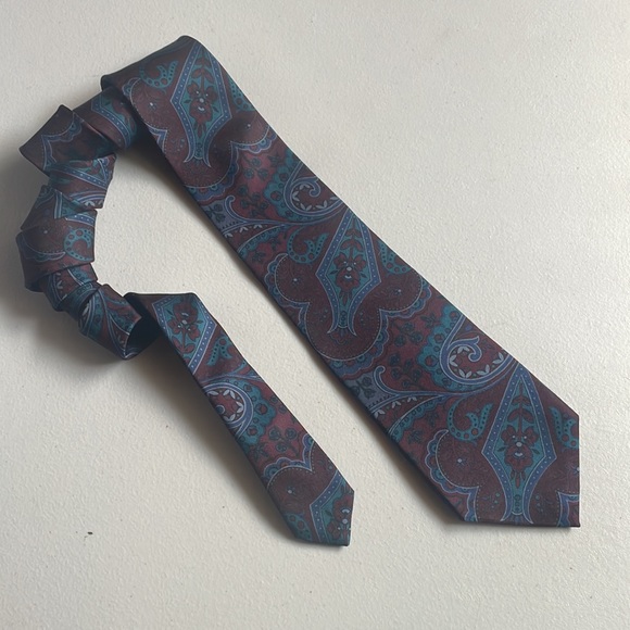 Eaton’s silk Paisley pattern tie - Picture 4 of 8